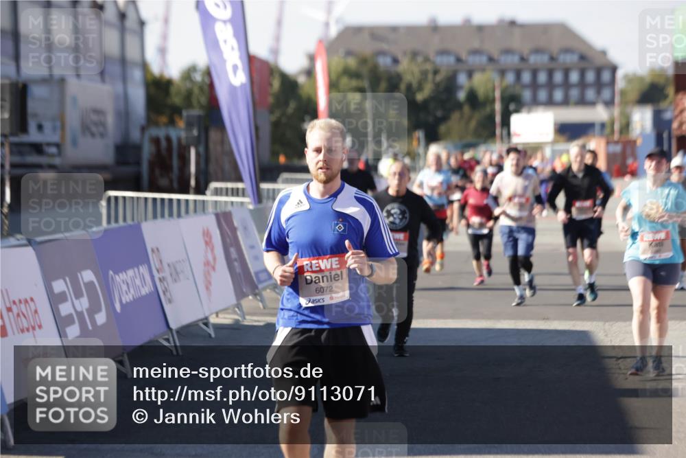 03.10.2025 - Köhlbrandbrückenlauf Jannik Wohlers http://msf.ph/oto/9113071 03.10.2025 13:31:39 Ziel 5057, 5065, 5171, 5222, 5425, 6072, 6103, 6297 meine-sportfotos.de