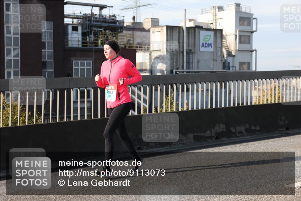 03.10.2025 - Köhlbrandbrückenlauf Lena Gebhardt http://msf.ph/oto/9113073 03.10.2025 10:16:48 Position 2 2429 meine-sportfotos.de
