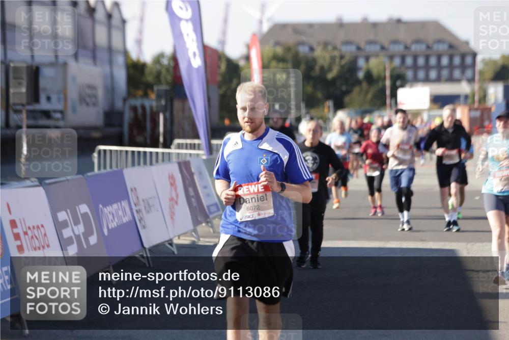 03.10.2025 - Köhlbrandbrückenlauf Jannik Wohlers http://msf.ph/oto/9113086 03.10.2025 13:31:39 Ziel 5057, 5065, 5171, 5222, 5425, 6072, 6103, 6297 meine-sportfotos.de