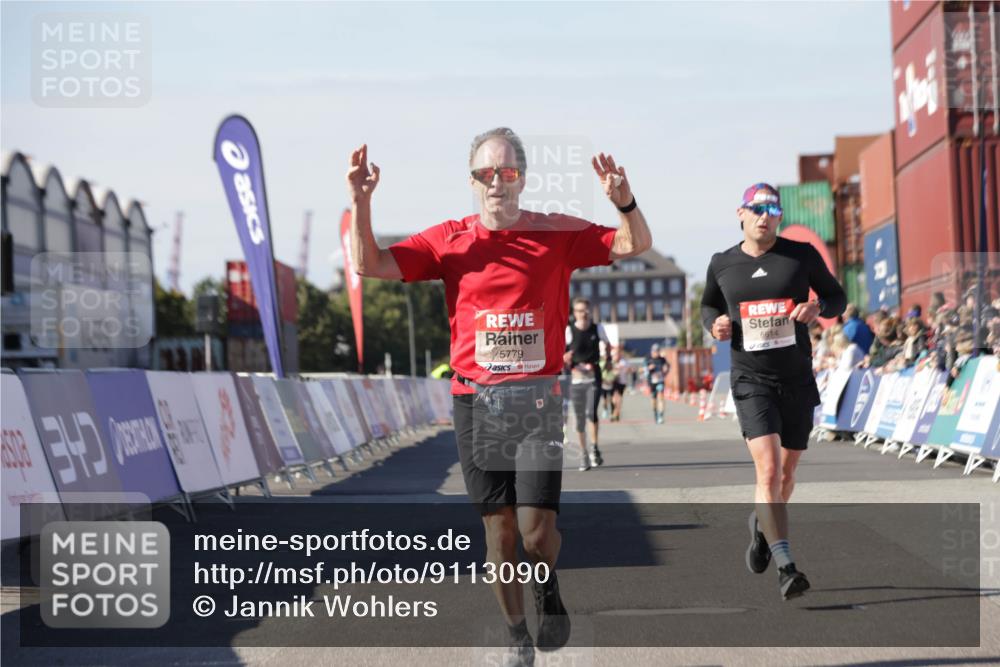 03.10.2025 - Köhlbrandbrückenlauf Jannik Wohlers http://msf.ph/oto/9113090 03.10.2025 13:01:09 Ziel 4039, 4140, 4407, 4425, 4512, 5779, 6614 meine-sportfotos.de