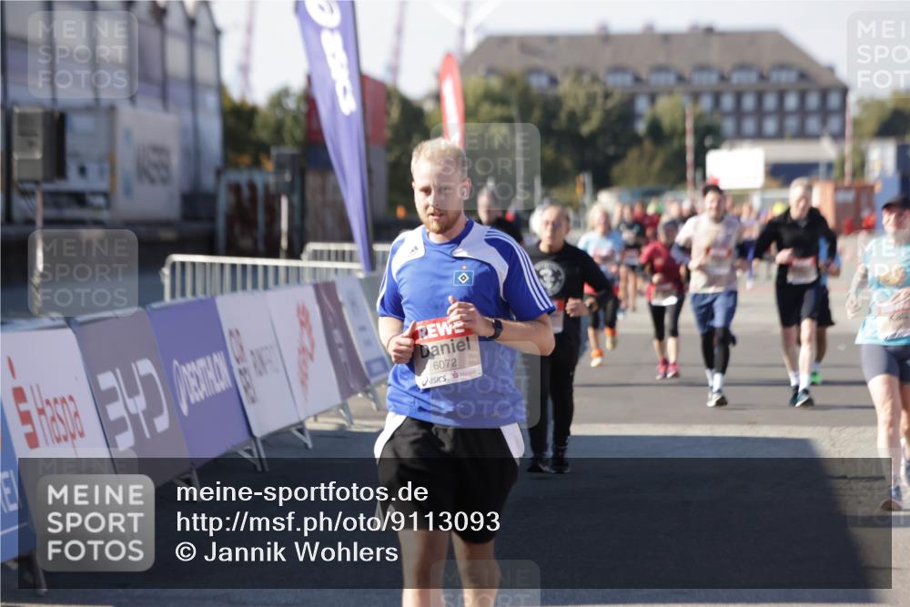 03.10.2025 - Köhlbrandbrückenlauf Jannik Wohlers http://msf.ph/oto/9113093 03.10.2025 13:31:39 Ziel 5057, 5065, 5171, 5222, 5425, 6072, 6103, 6297 meine-sportfotos.de
