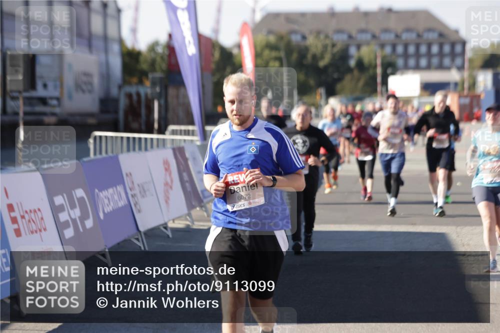 03.10.2025 - Köhlbrandbrückenlauf Jannik Wohlers http://msf.ph/oto/9113099 03.10.2025 13:31:39 Ziel 5057, 5065, 5171, 5222, 5425, 6072, 6103, 6297 meine-sportfotos.de