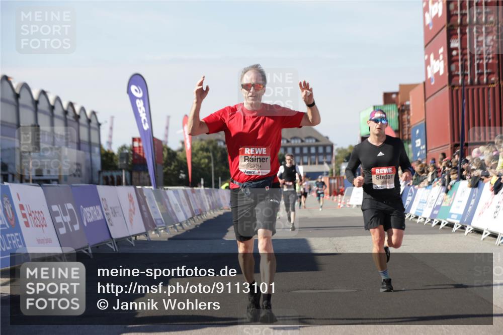 03.10.2025 - Köhlbrandbrückenlauf Jannik Wohlers http://msf.ph/oto/9113101 03.10.2025 13:01:09 Ziel 4039, 4140, 4407, 4425, 4512, 5779, 6614 meine-sportfotos.de