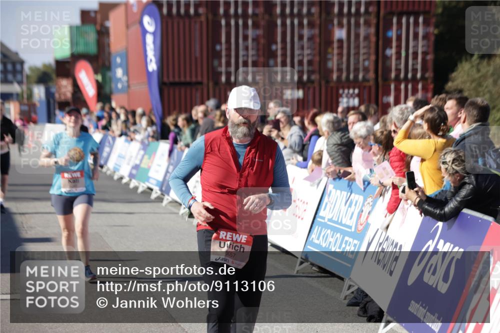 03.10.2025 - Köhlbrandbrückenlauf Jannik Wohlers http://msf.ph/oto/9113106 03.10.2025 13:31:41 Ziel 5057, 5065, 5171, 5222, 6072, 6103, 6297 meine-sportfotos.de