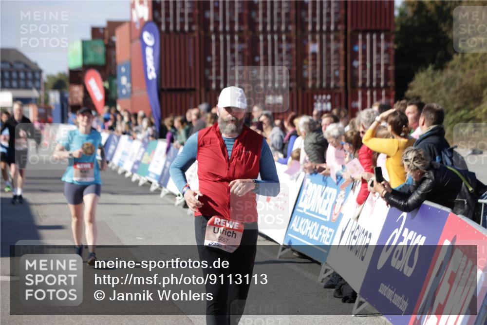 03.10.2025 - Köhlbrandbrückenlauf Jannik Wohlers http://msf.ph/oto/9113113 03.10.2025 13:31:41 Ziel 5057, 5065, 5171, 5222, 6072, 6103, 6297 meine-sportfotos.de