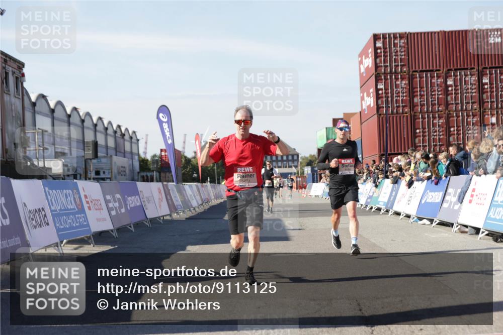 03.10.2025 - Köhlbrandbrückenlauf Jannik Wohlers http://msf.ph/oto/9113125 03.10.2025 13:01:09 Ziel 4039, 4140, 4407, 4425, 4512, 5779, 6614 meine-sportfotos.de