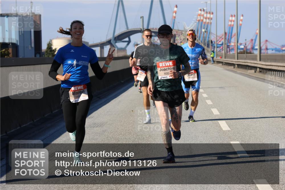 03.10.2025 - Köhlbrandbrückenlauf Strokosch-Dieckow http://msf.ph/oto/9113126 03.10.2025 12:42:56 Position 3 1980, 6410, 648, 4003, 4028 meine-sportfotos.de