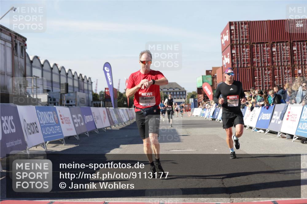 03.10.2025 - Köhlbrandbrückenlauf Jannik Wohlers http://msf.ph/oto/9113177 03.10.2025 13:01:10 Ziel 4039, 4140, 4407, 4425, 4512, 4737, 5779, 6614 meine-sportfotos.de