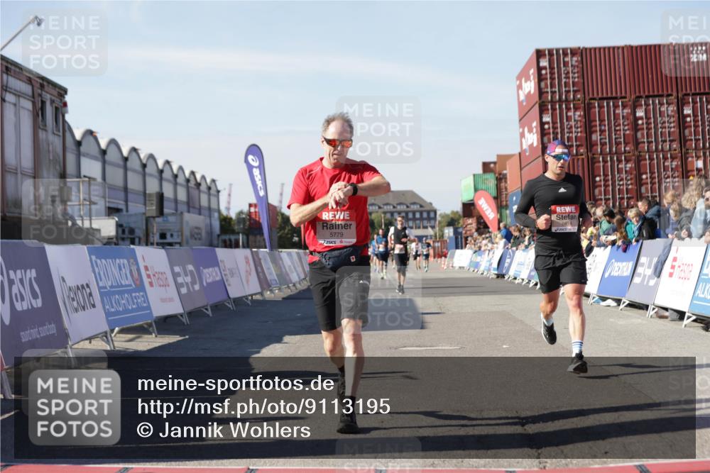 03.10.2025 - Köhlbrandbrückenlauf Jannik Wohlers http://msf.ph/oto/9113195 03.10.2025 13:01:10 Ziel 4039, 4140, 4407, 4425, 4512, 4737, 5779, 6614 meine-sportfotos.de
