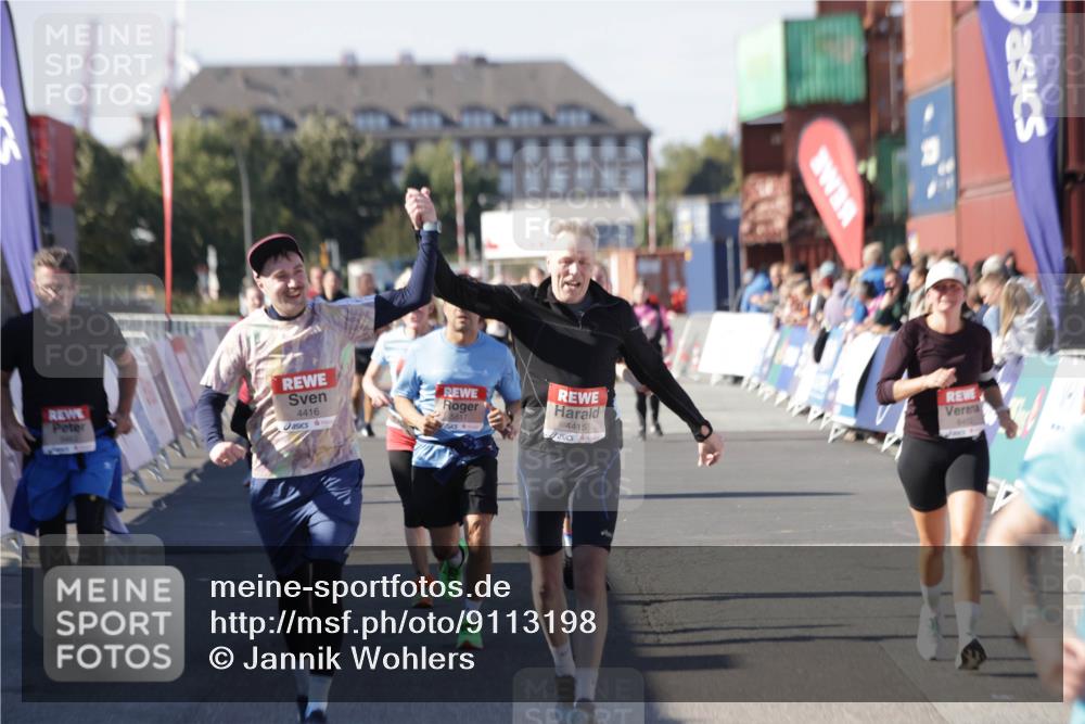 03.10.2025 - Köhlbrandbrückenlauf Jannik Wohlers http://msf.ph/oto/9113198 03.10.2025 13:31:45 Ziel 4415, 4416, 4935, 5057, 5463, 5817, 6072, 6103, 6297, 6452 meine-sportfotos.de