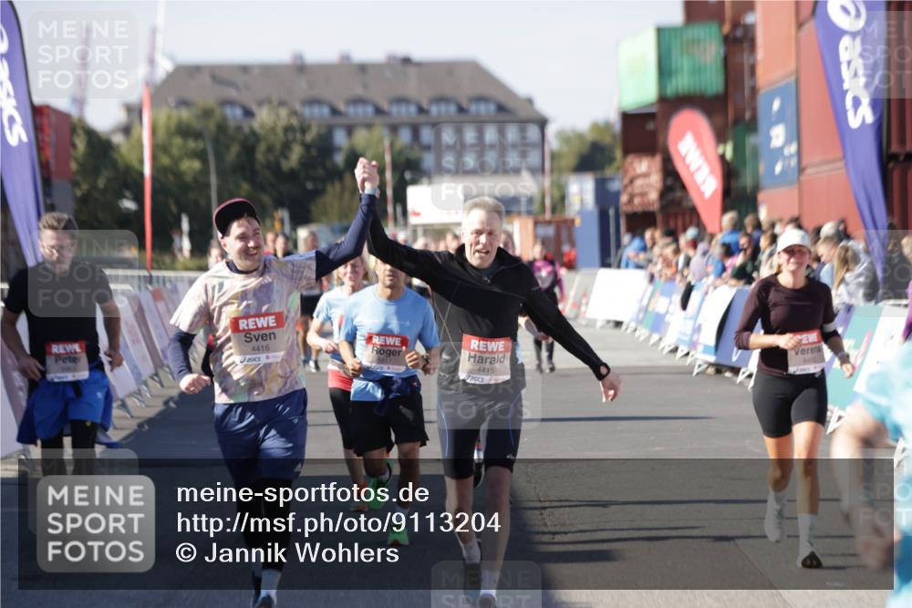03.10.2025 - Köhlbrandbrückenlauf Jannik Wohlers http://msf.ph/oto/9113204 03.10.2025 13:31:45 Ziel 4415, 4416, 4935, 5057, 5463, 5817, 6072, 6103, 6297, 6452 meine-sportfotos.de