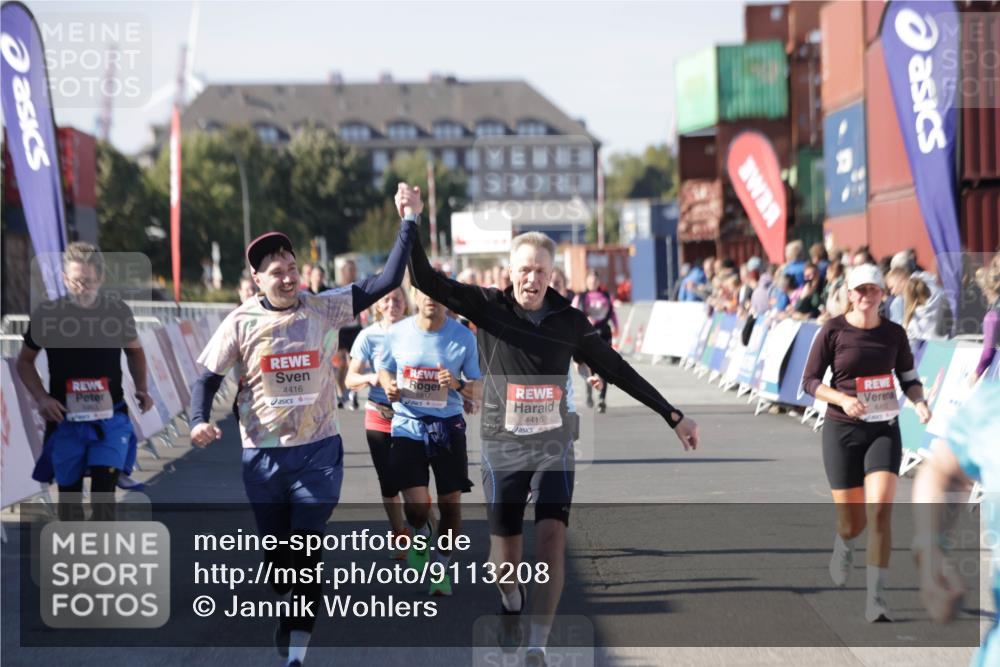 03.10.2025 - Köhlbrandbrückenlauf Jannik Wohlers http://msf.ph/oto/9113208 03.10.2025 13:31:45 Ziel 4415, 4416, 4935, 5057, 5463, 5817, 6072, 6103, 6297, 6452 meine-sportfotos.de
