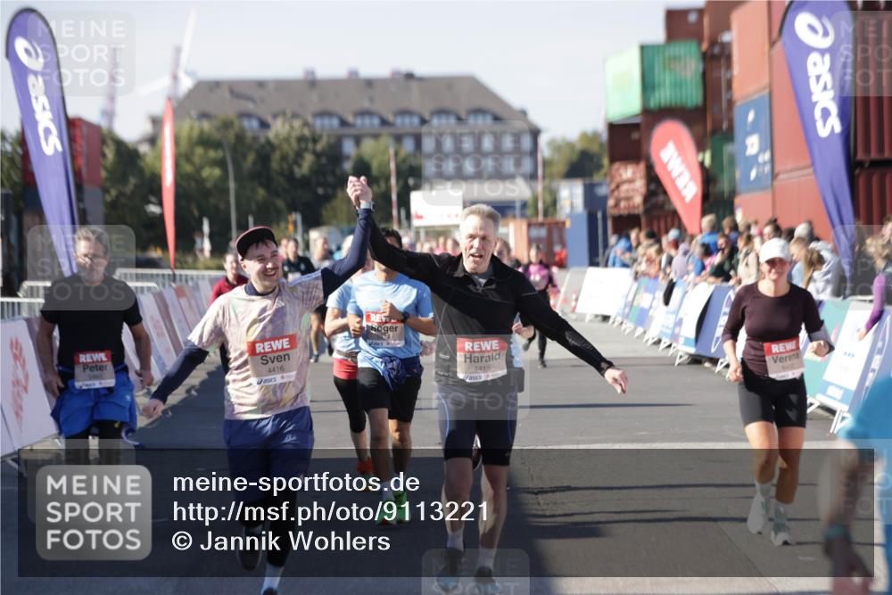 03.10.2025 - Köhlbrandbrückenlauf Jannik Wohlers http://msf.ph/oto/9113221 03.10.2025 13:31:45 Ziel 4415, 4416, 4935, 5057, 5463, 5817, 6072, 6103, 6297, 6452 meine-sportfotos.de