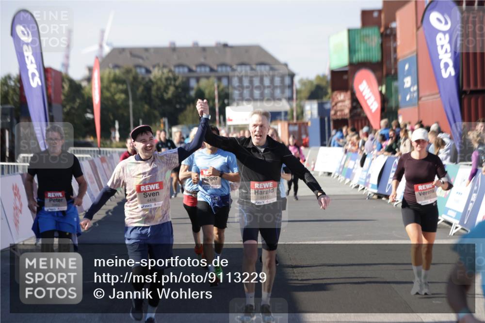 03.10.2025 - Köhlbrandbrückenlauf Jannik Wohlers http://msf.ph/oto/9113229 03.10.2025 13:31:45 Ziel 4415, 4416, 4935, 5057, 5463, 5817, 6072, 6103, 6297, 6452 meine-sportfotos.de