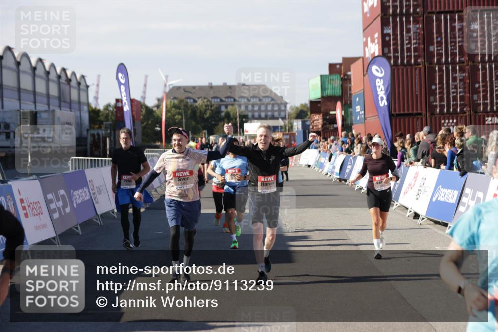 03.10.2025 - Köhlbrandbrückenlauf Jannik Wohlers http://msf.ph/oto/9113239 03.10.2025 13:31:46 Ziel 4415, 4416, 4935, 5057, 5267, 5463, 5817, 6072, 6103, 6297, 6452, 6736 meine-sportfotos.de