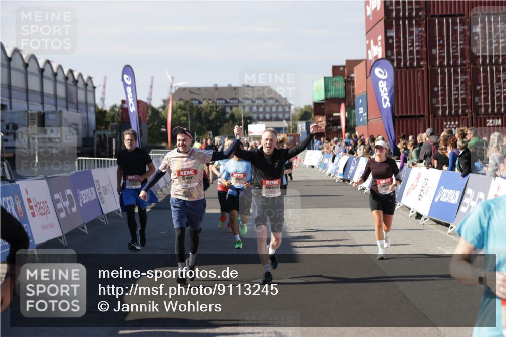 03.10.2025 - Köhlbrandbrückenlauf Jannik Wohlers http://msf.ph/oto/9113245 03.10.2025 13:31:46 Ziel 4415, 4416, 4935, 5057, 5267, 5463, 5817, 6072, 6103, 6297, 6452, 6736 meine-sportfotos.de