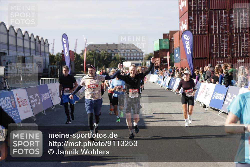 03.10.2025 - Köhlbrandbrückenlauf Jannik Wohlers http://msf.ph/oto/9113253 03.10.2025 13:31:46 Ziel 4415, 4416, 4935, 5057, 5267, 5463, 5817, 6072, 6103, 6297, 6452, 6736 meine-sportfotos.de