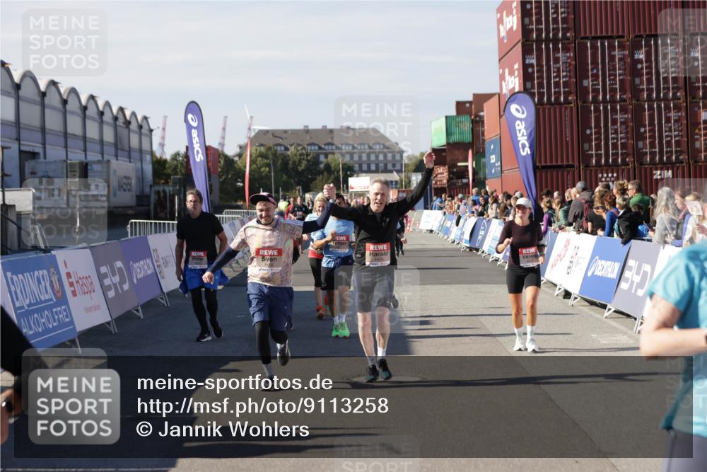 03.10.2025 - Köhlbrandbrückenlauf Jannik Wohlers http://msf.ph/oto/9113258 03.10.2025 13:31:46 Ziel 4415, 4416, 4935, 5057, 5267, 5463, 5817, 6072, 6103, 6297, 6452, 6736 meine-sportfotos.de
