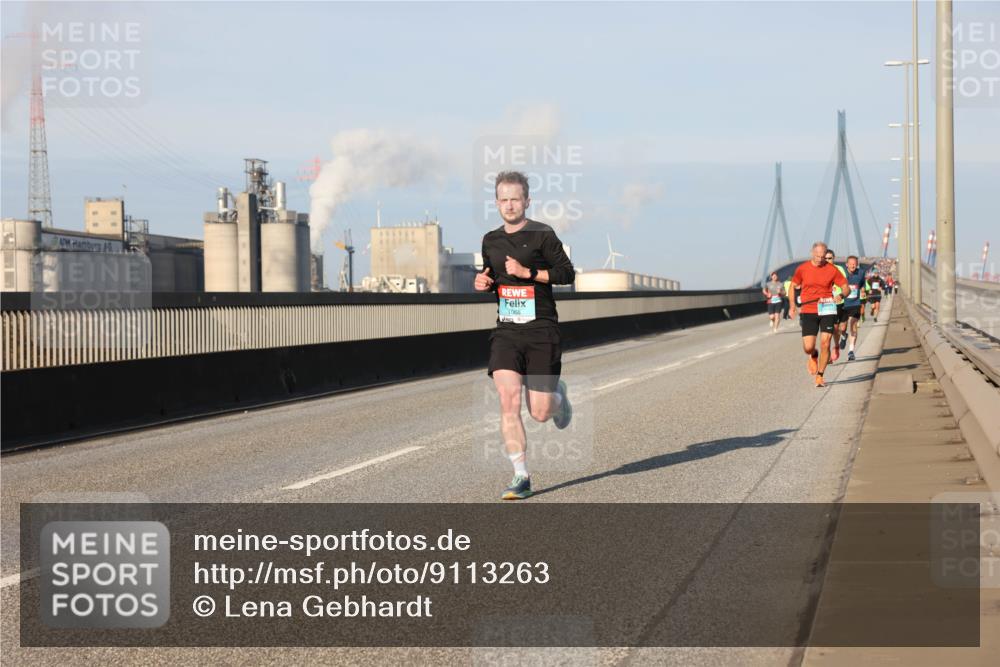 03.10.2025 - Köhlbrandbrückenlauf Lena Gebhardt http://msf.ph/oto/9113263 03.10.2025 09:42:43 Position 2 1068 meine-sportfotos.de
