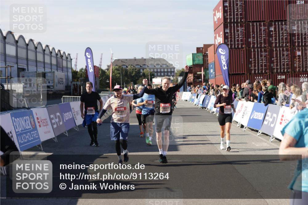 03.10.2025 - Köhlbrandbrückenlauf Jannik Wohlers http://msf.ph/oto/9113264 03.10.2025 13:31:46 Ziel 4415, 4416, 4935, 5057, 5267, 5463, 5817, 6072, 6103, 6297, 6452, 6736 meine-sportfotos.de