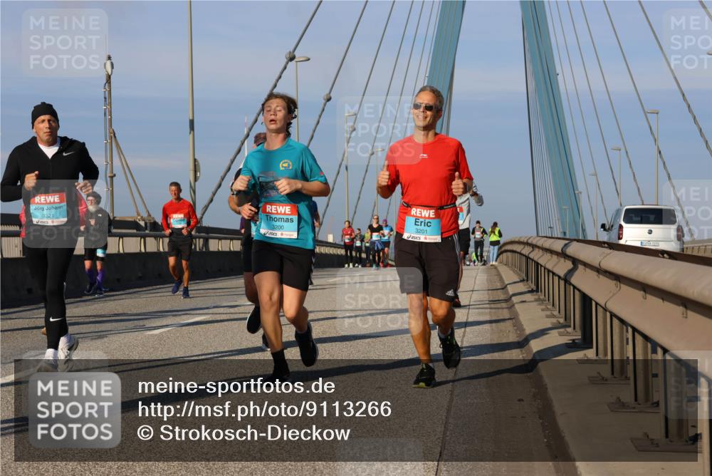 03.10.2025 - Köhlbrandbrückenlauf Strokosch-Dieckow http://msf.ph/oto/9113266 03.10.2025 09:47:19 Position 2 3321, 3200, 3201 meine-sportfotos.de