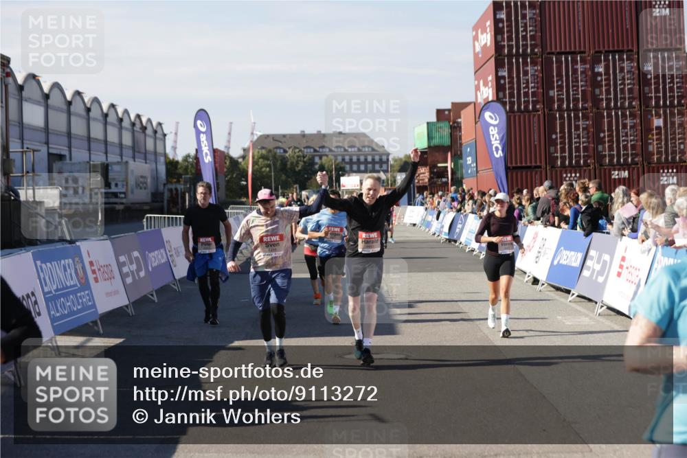03.10.2025 - Köhlbrandbrückenlauf Jannik Wohlers http://msf.ph/oto/9113272 03.10.2025 13:31:46 Ziel 4415, 4416, 4935, 5057, 5267, 5463, 5817, 6072, 6103, 6297, 6452, 6736 meine-sportfotos.de
