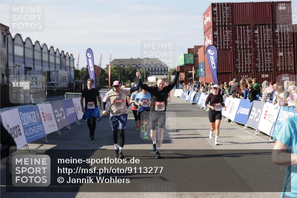 03.10.2025 - Köhlbrandbrückenlauf Jannik Wohlers http://msf.ph/oto/9113277 03.10.2025 13:31:46 Ziel 4415, 4416, 4935, 5057, 5267, 5463, 5817, 6072, 6103, 6297, 6452, 6736 meine-sportfotos.de