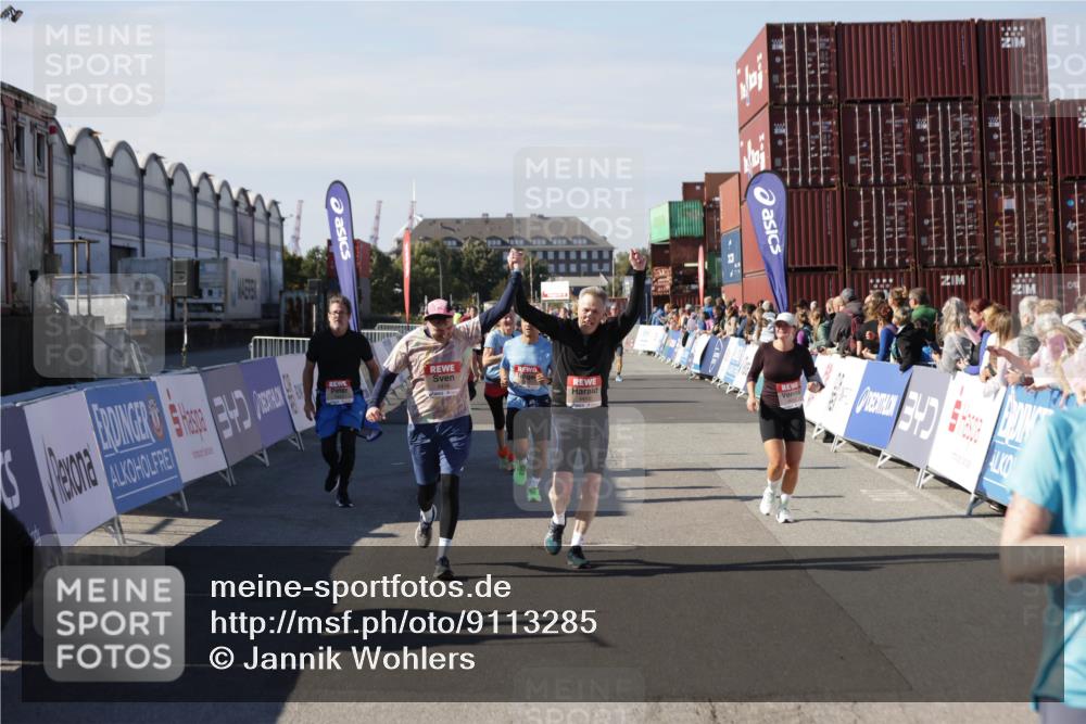 03.10.2025 - Köhlbrandbrückenlauf Jannik Wohlers http://msf.ph/oto/9113285 03.10.2025 13:31:46 Ziel 4415, 4416, 4935, 5057, 5267, 5463, 5817, 6072, 6103, 6297, 6452, 6736 meine-sportfotos.de