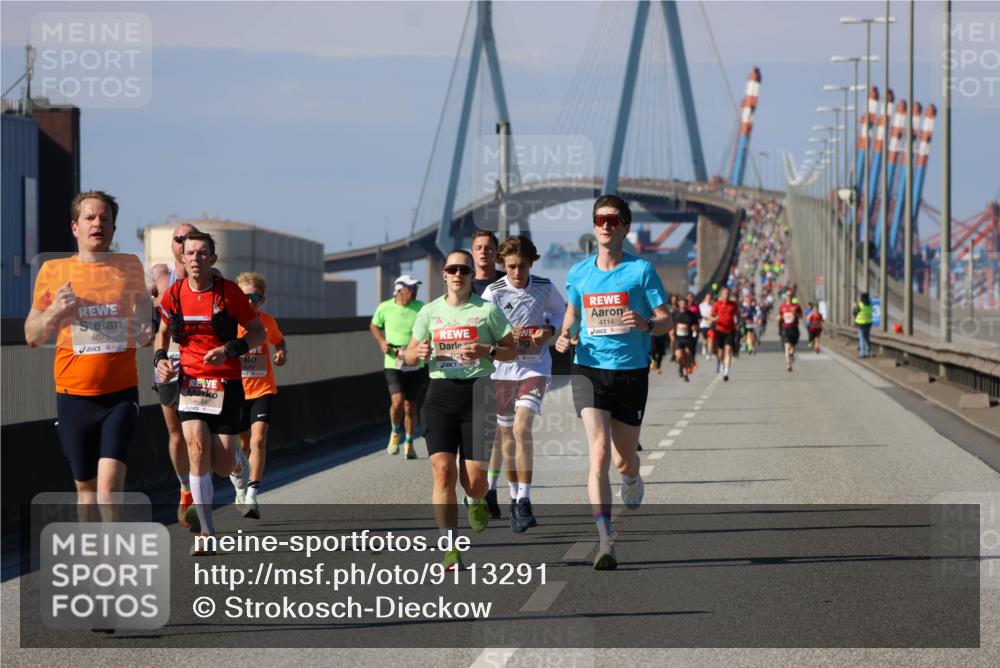 03.10.2025 - Köhlbrandbrückenlauf Strokosch-Dieckow http://msf.ph/oto/9113291 03.10.2025 12:43:15 Position 3 4078, 4594, 4114, 14 meine-sportfotos.de