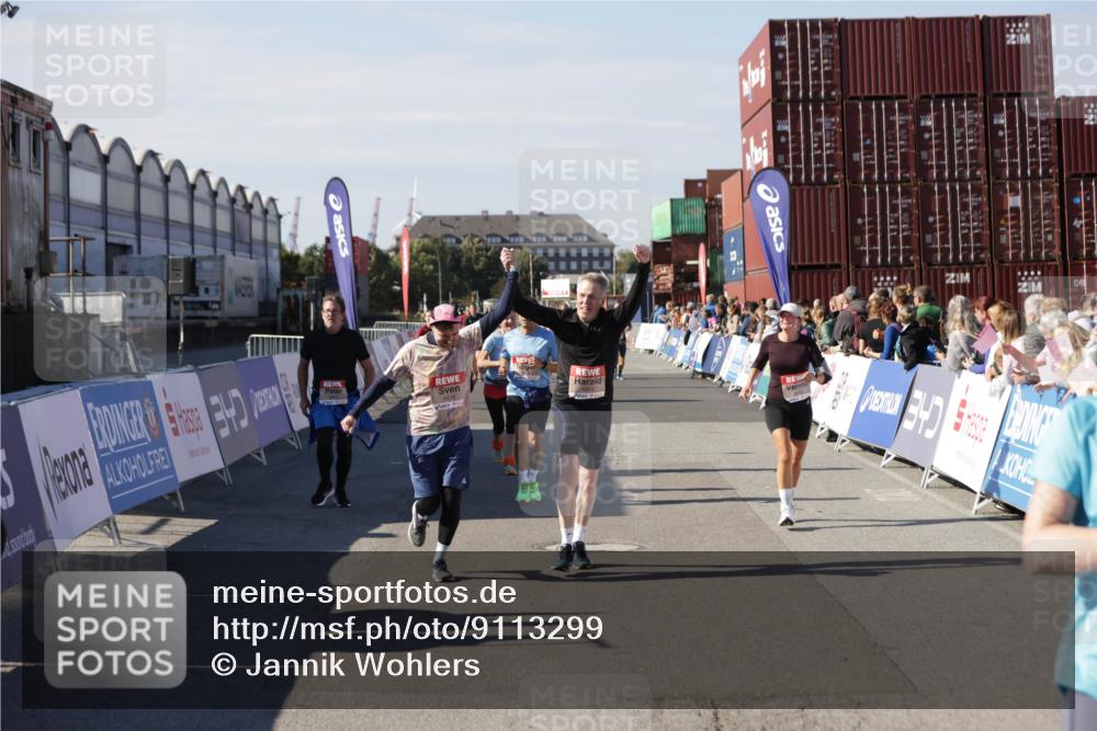 03.10.2025 - Köhlbrandbrückenlauf Jannik Wohlers http://msf.ph/oto/9113299 03.10.2025 13:31:47 Ziel 4415, 4416, 4935, 5057, 5267, 5463, 5817, 6072, 6103, 6297, 6452, 6736 meine-sportfotos.de