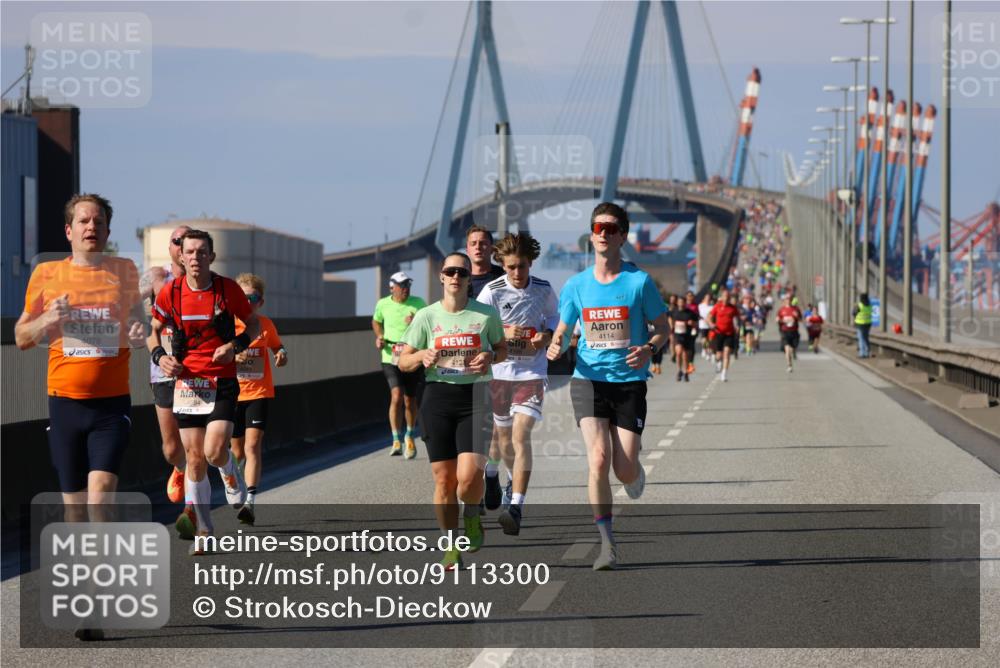 03.10.2025 - Köhlbrandbrückenlauf Strokosch-Dieckow http://msf.ph/oto/9113300 03.10.2025 12:43:15 Position 3 4078, 4123, 4166, 4114 meine-sportfotos.de