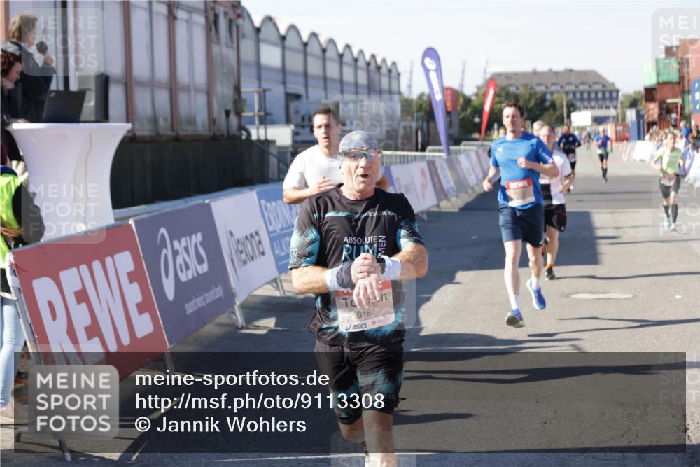 03.10.2025 - Köhlbrandbrückenlauf Jannik Wohlers http://msf.ph/oto/9113308 03.10.2025 13:01:26 Ziel 4073, 4199, 4219, 4284, 4292, 4304, 4737, 5424, 5915, 6187, 6307, 6775 meine-sportfotos.de