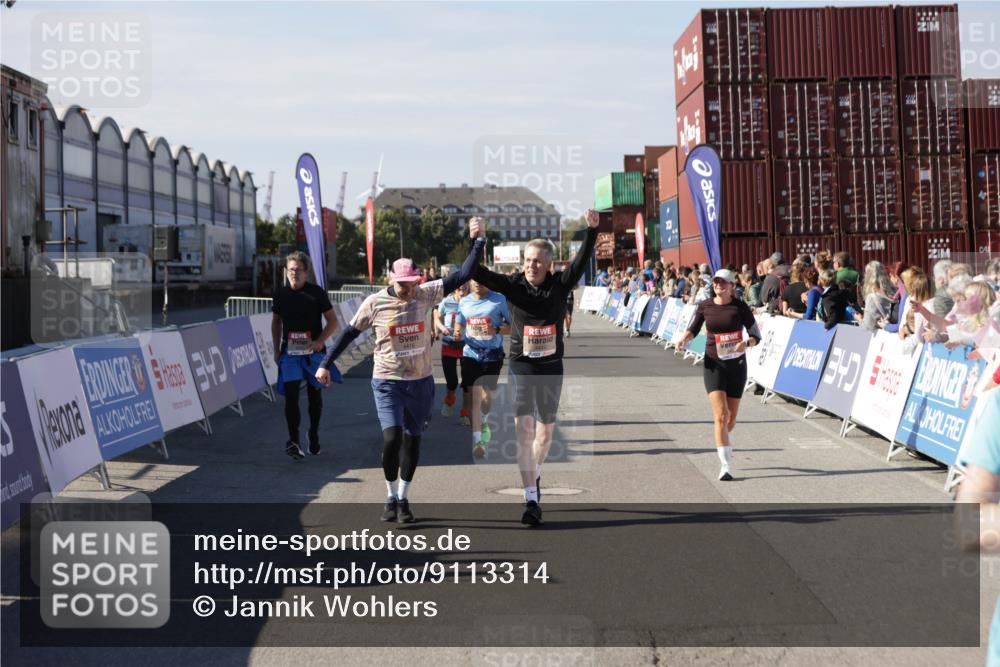 03.10.2025 - Köhlbrandbrückenlauf Jannik Wohlers http://msf.ph/oto/9113314 03.10.2025 13:31:47 Ziel 4415, 4416, 4935, 5057, 5267, 5463, 5817, 6072, 6103, 6297, 6452, 6736 meine-sportfotos.de