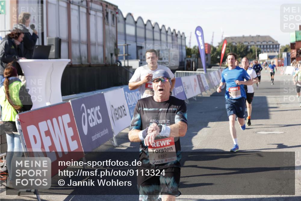 03.10.2025 - Köhlbrandbrückenlauf Jannik Wohlers http://msf.ph/oto/9113324 03.10.2025 13:01:26 Ziel 4073, 4199, 4219, 4284, 4292, 4304, 4737, 5424, 5915, 6187, 6307, 6775 meine-sportfotos.de