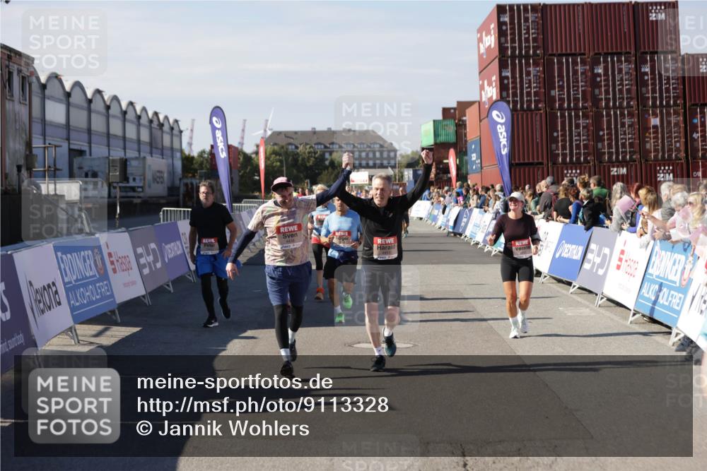03.10.2025 - Köhlbrandbrückenlauf Jannik Wohlers http://msf.ph/oto/9113328 03.10.2025 13:31:47 Ziel 4415, 4416, 4935, 5057, 5267, 5463, 5817, 6072, 6103, 6297, 6452, 6736 meine-sportfotos.de