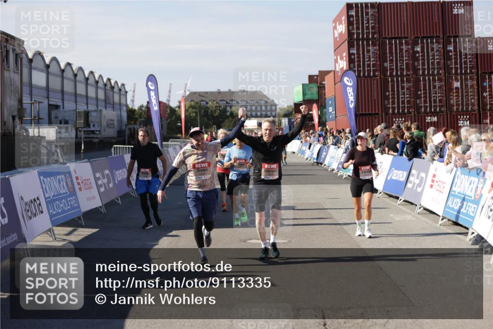 03.10.2025 - Köhlbrandbrückenlauf Jannik Wohlers http://msf.ph/oto/9113335 03.10.2025 13:31:47 Ziel 4415, 4416, 4935, 5057, 5267, 5463, 5817, 6072, 6103, 6297, 6452, 6736 meine-sportfotos.de