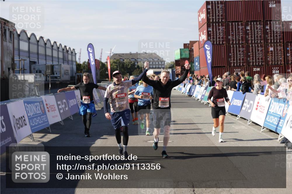 03.10.2025 - Köhlbrandbrückenlauf Jannik Wohlers http://msf.ph/oto/9113356 03.10.2025 13:31:47 Ziel 4415, 4416, 4935, 5057, 5267, 5463, 5817, 6072, 6103, 6297, 6452, 6736 meine-sportfotos.de