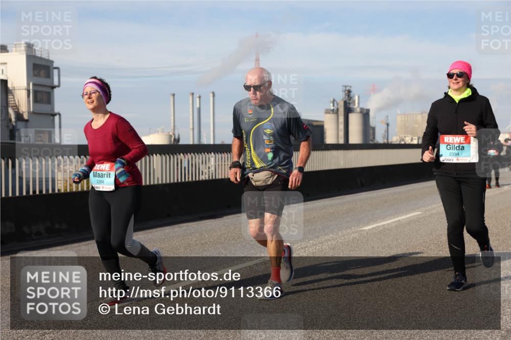 03.10.2025 - Köhlbrandbrückenlauf Lena Gebhardt http://msf.ph/oto/9113366 03.10.2025 10:16:55 Position 2 3284, 2394 meine-sportfotos.de