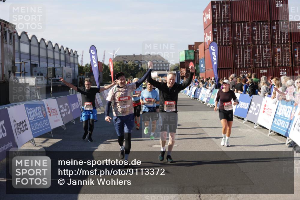 03.10.2025 - Köhlbrandbrückenlauf Jannik Wohlers http://msf.ph/oto/9113372 03.10.2025 13:31:47 Ziel 4415, 4416, 4935, 5057, 5267, 5463, 5817, 6072, 6103, 6297, 6452, 6736 meine-sportfotos.de