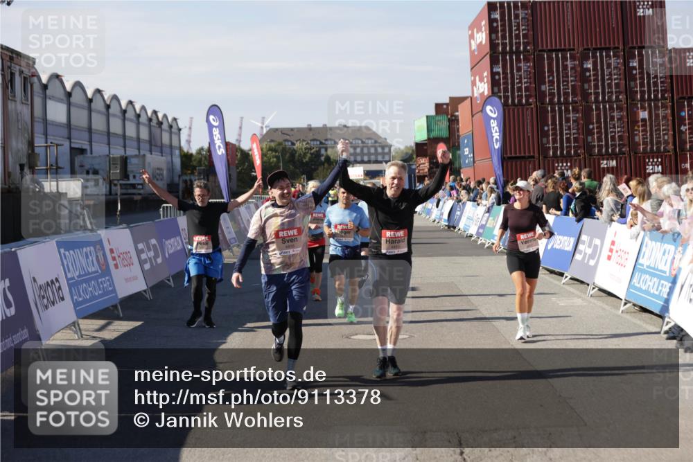 03.10.2025 - Köhlbrandbrückenlauf Jannik Wohlers http://msf.ph/oto/9113378 03.10.2025 13:31:47 Ziel 4415, 4416, 4935, 5057, 5267, 5463, 5817, 6072, 6103, 6297, 6452, 6736 meine-sportfotos.de