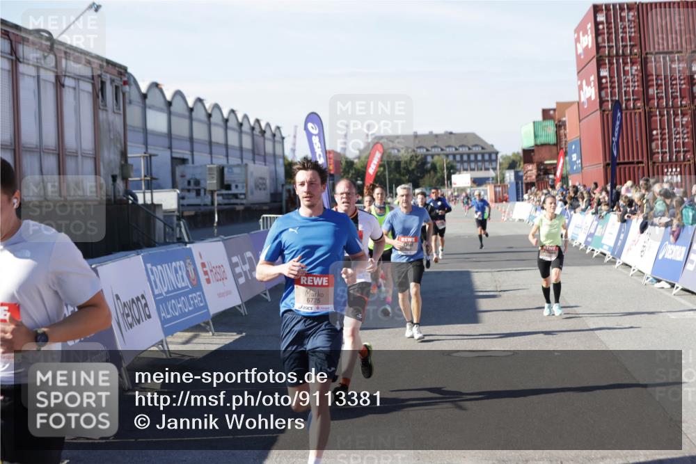 03.10.2025 - Köhlbrandbrückenlauf Jannik Wohlers http://msf.ph/oto/9113381 03.10.2025 13:01:27 Ziel 4073, 4199, 4219, 4284, 4292, 4304, 5424, 5915, 6187, 6307, 6775, 6801 meine-sportfotos.de