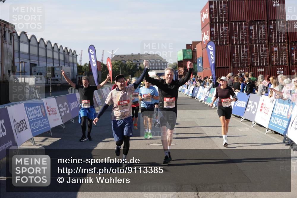 03.10.2025 - Köhlbrandbrückenlauf Jannik Wohlers http://msf.ph/oto/9113385 03.10.2025 13:31:47 Ziel 4415, 4416, 4935, 5057, 5267, 5463, 5817, 6072, 6103, 6297, 6452, 6736 meine-sportfotos.de