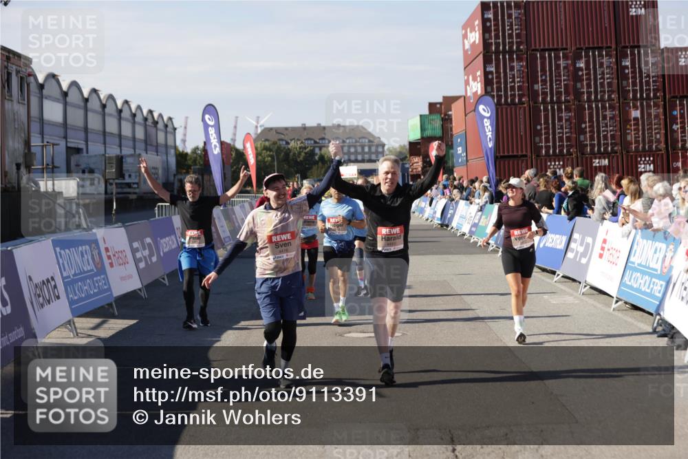 03.10.2025 - Köhlbrandbrückenlauf Jannik Wohlers http://msf.ph/oto/9113391 03.10.2025 13:31:47 Ziel 4415, 4416, 4935, 5057, 5267, 5463, 5817, 6072, 6103, 6297, 6452, 6736 meine-sportfotos.de