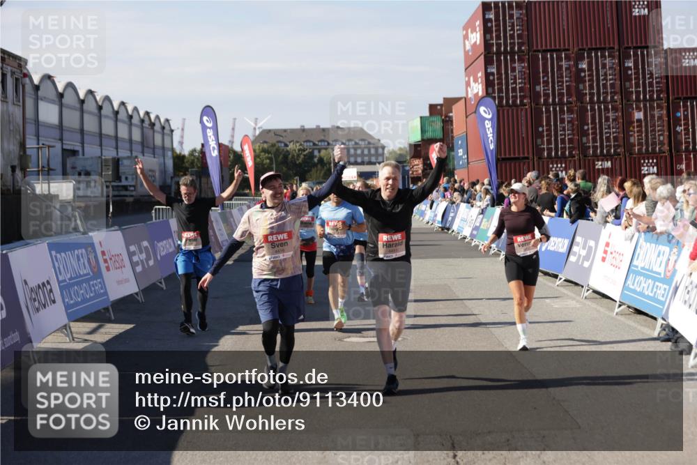 03.10.2025 - Köhlbrandbrückenlauf Jannik Wohlers http://msf.ph/oto/9113400 03.10.2025 13:31:47 Ziel 4415, 4416, 4935, 5057, 5267, 5463, 5817, 6072, 6103, 6297, 6452, 6736 meine-sportfotos.de