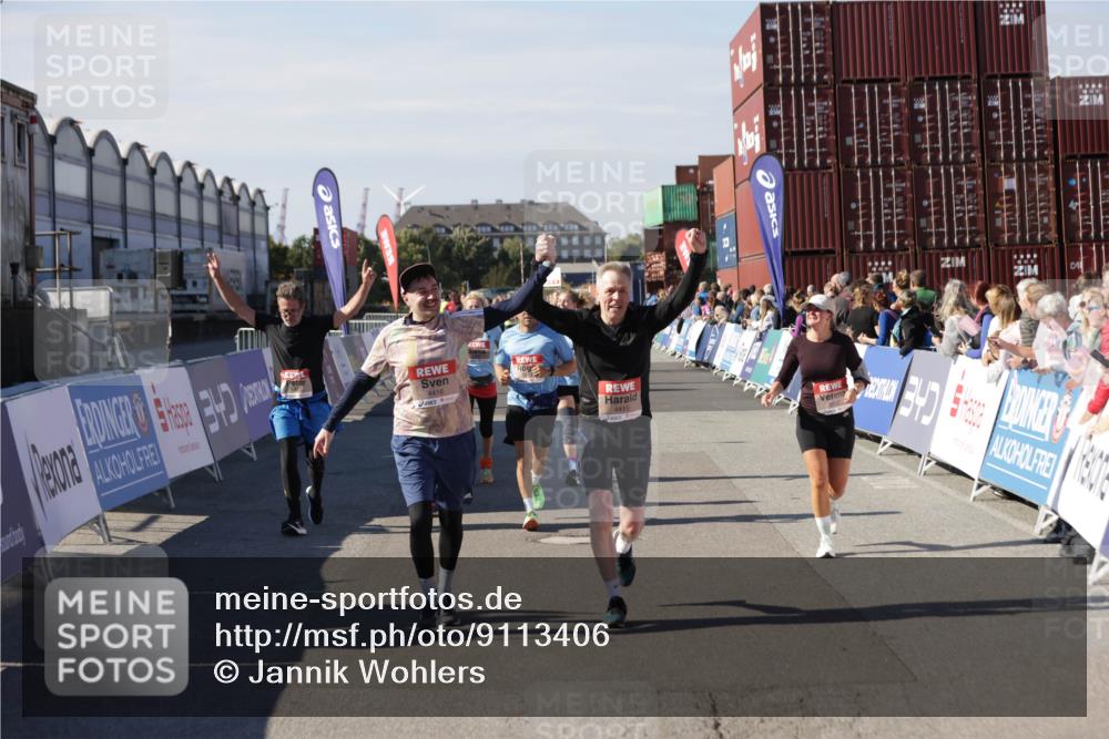 03.10.2025 - Köhlbrandbrückenlauf Jannik Wohlers http://msf.ph/oto/9113406 03.10.2025 13:31:48 Ziel 4415, 4416, 4935, 5057, 5267, 5463, 5817, 6072, 6103, 6297, 6452, 6736 meine-sportfotos.de