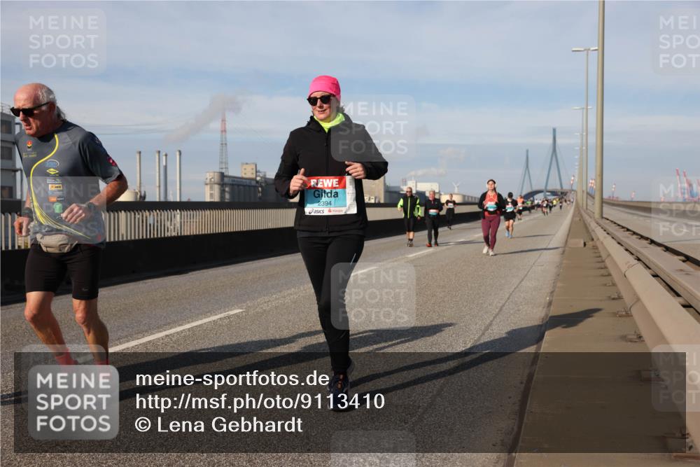 03.10.2025 - Köhlbrandbrückenlauf Lena Gebhardt http://msf.ph/oto/9113410 03.10.2025 10:16:56 Position 2 2394 meine-sportfotos.de