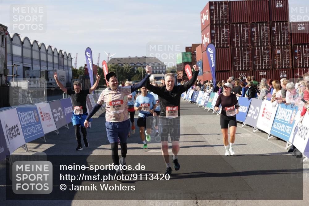 03.10.2025 - Köhlbrandbrückenlauf Jannik Wohlers http://msf.ph/oto/9113420 03.10.2025 13:31:48 Ziel 4415, 4416, 4935, 5057, 5267, 5463, 5817, 6072, 6103, 6297, 6452, 6736 meine-sportfotos.de