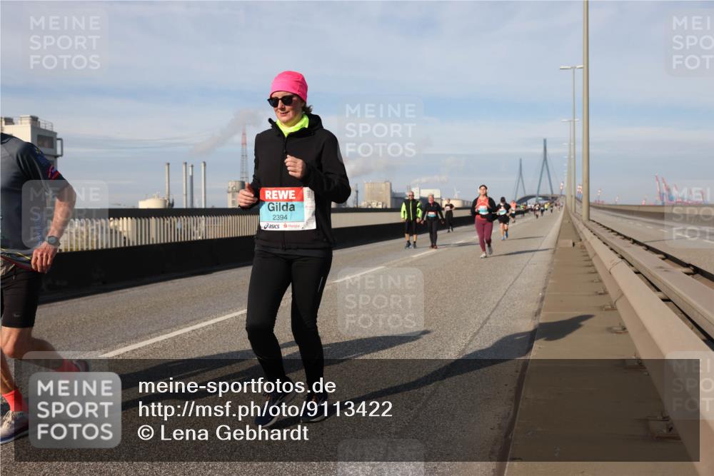 03.10.2025 - Köhlbrandbrückenlauf Lena Gebhardt http://msf.ph/oto/9113422 03.10.2025 10:16:56 Position 2 2394 meine-sportfotos.de