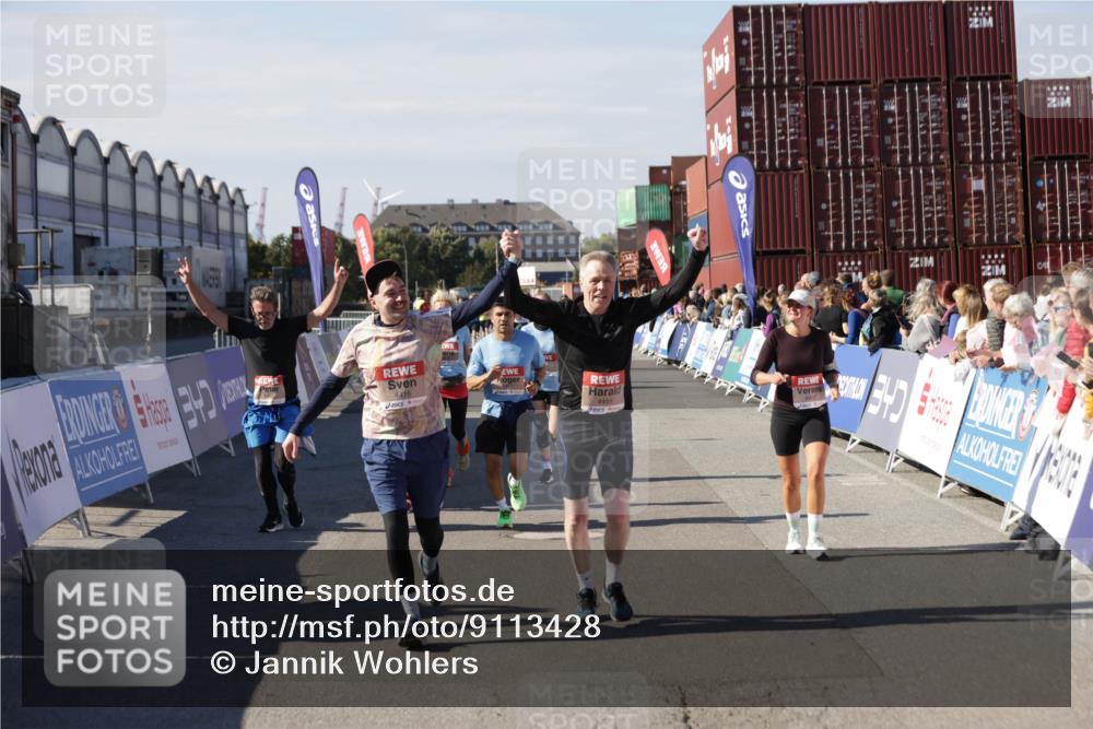 03.10.2025 - Köhlbrandbrückenlauf Jannik Wohlers http://msf.ph/oto/9113428 03.10.2025 13:31:48 Ziel 4415, 4416, 4935, 5057, 5267, 5463, 5817, 6072, 6103, 6297, 6452, 6736 meine-sportfotos.de