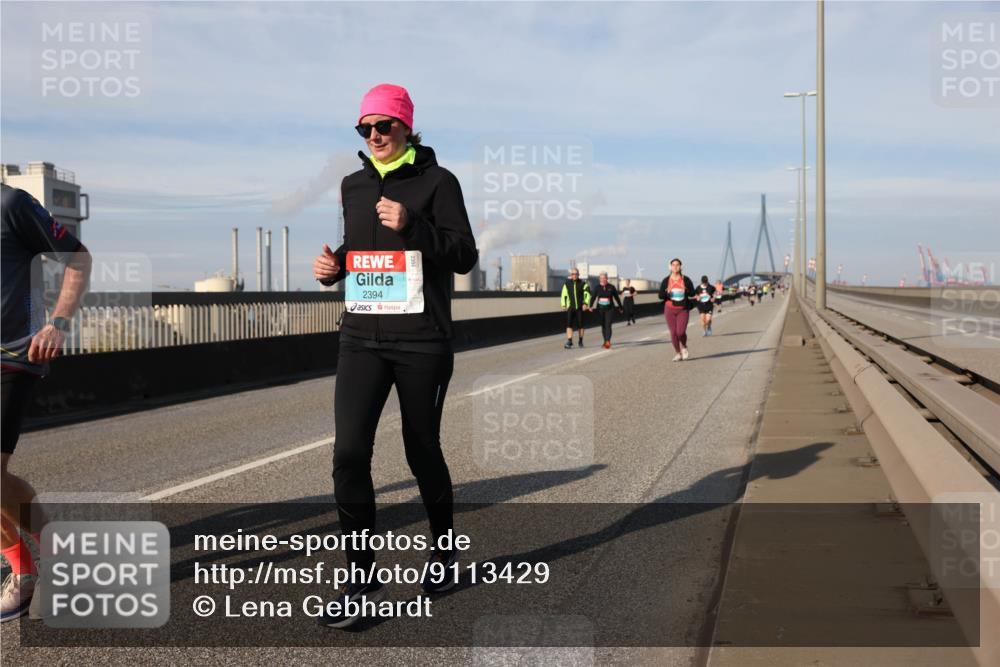 03.10.2025 - Köhlbrandbrückenlauf Lena Gebhardt http://msf.ph/oto/9113429 03.10.2025 10:16:56 Position 2 2394 meine-sportfotos.de